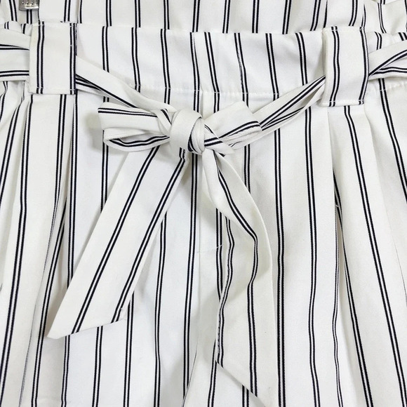 ZARA  | PLEATED HIGH WAIST PAPER BAG WHITE STRIPED SHORT - Picture 5 of 14